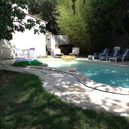 1 En Bois Avec Acces Piscine Chalet