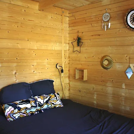 1 En Bois Avec Acces Piscine Chalet Nimes