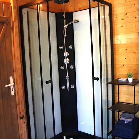 1 En Bois Avec Acces Piscine * Nimes