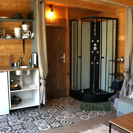 1 En Bois Avec Acces Piscine